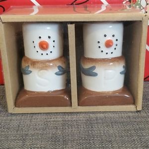 Snowman slat and pepper shakers